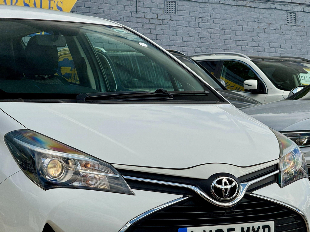 Toyota Yaris Hatchback 1.5 Vvt-h Icon E-cvt Euro 6 201515 White #2