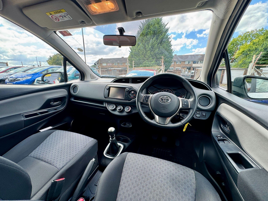 Toyota Yaris Hatchback 1.5 Vvt-h Icon E-cvt Euro 6 201515 White #19