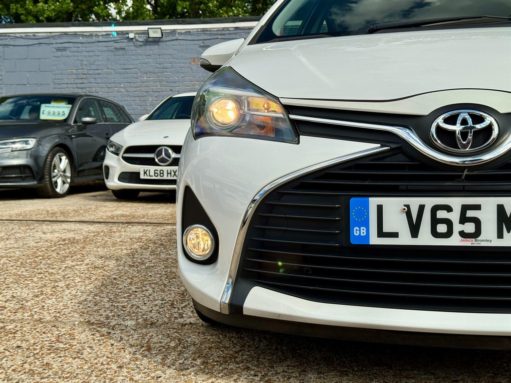 Toyota Yaris Hatchback 1.5 Vvt-h Icon E-cvt Euro 6 201515 White #10