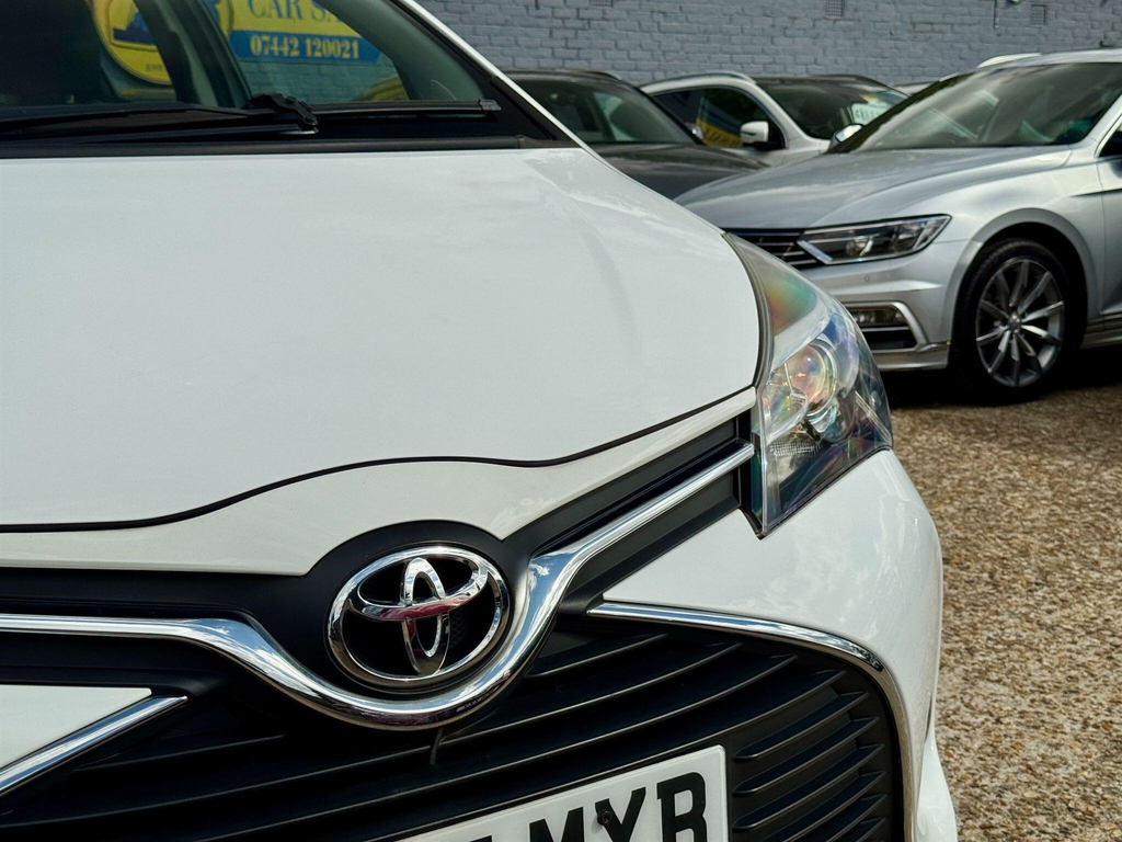 Toyota Yaris Hatchback 1.5 Vvt-h Icon E-cvt Euro 6 201515 White #60