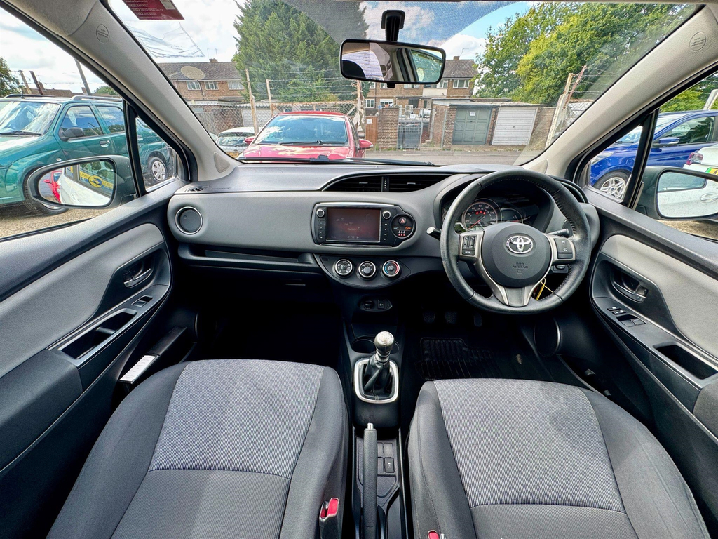 Toyota Yaris Hatchback 1.5 Vvt-h Icon E-cvt Euro 6 201515 White #20