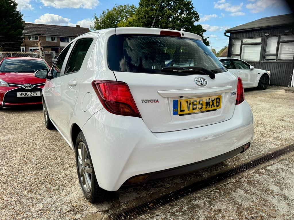 Toyota Yaris Hatchback 1.5 Vvt-h Icon E-cvt Euro 6 201515 White #4