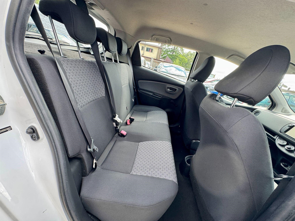 Toyota Yaris Hatchback 1.5 Vvt-h Icon E-cvt Euro 6 201515 White #28