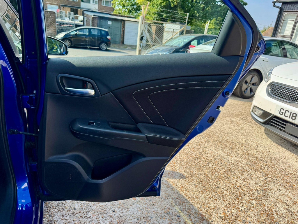 Honda Civic 1.6 I-dtec S. 20 Road Tax. Econom Red #42