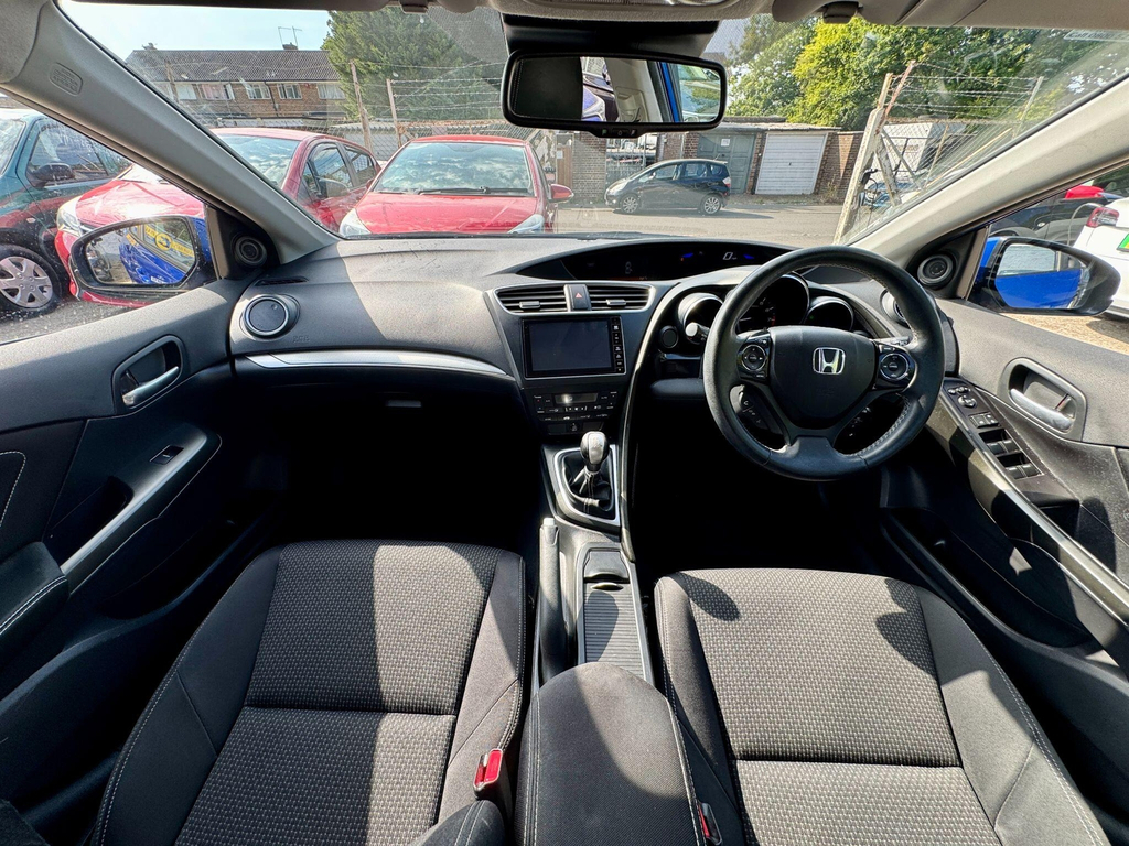 Honda Civic 1.6 I-dtec S. 20 Road Tax. Econom Red #45