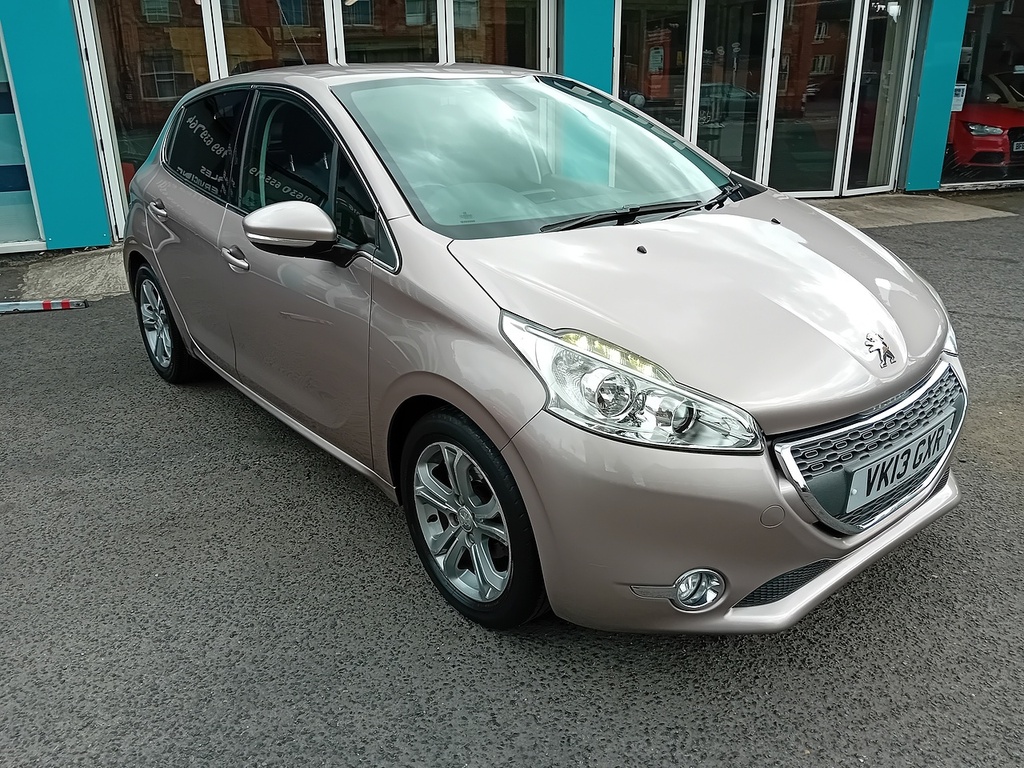 Peugeot 208 1.2 Vti Allure Hatchback Euro 5 Pink #2
