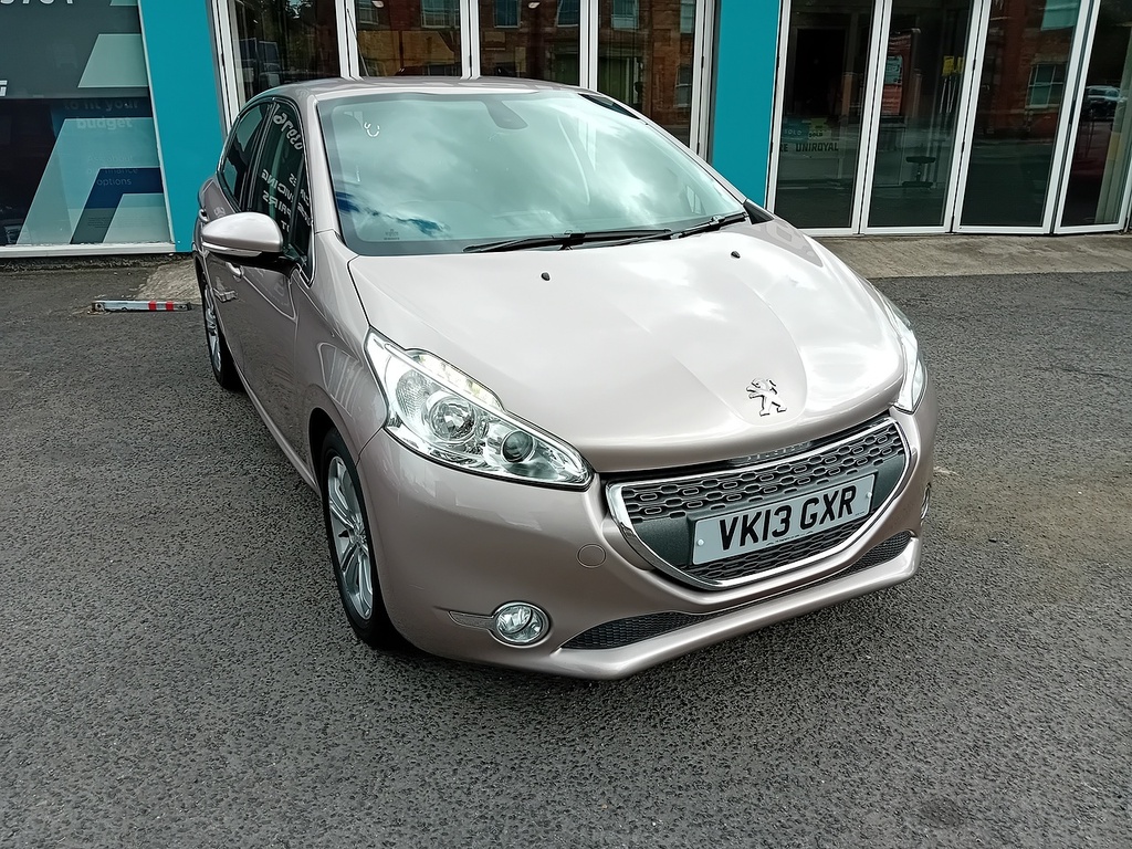 Peugeot 208 1.2 Vti Allure Hatchback Euro 5 Pink