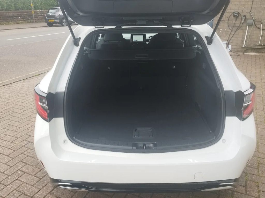 Suzuki Swace 1.8 Motion Cvt White #6