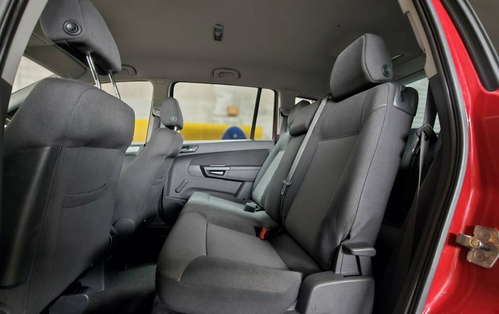 Vauxhall Zafira 1.6L Exclusiv Red #5