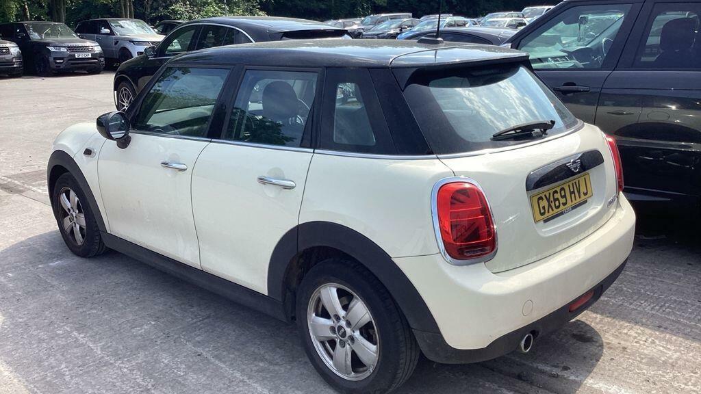 Mini Hatch Cooper Classic GX69HVJ White #2
