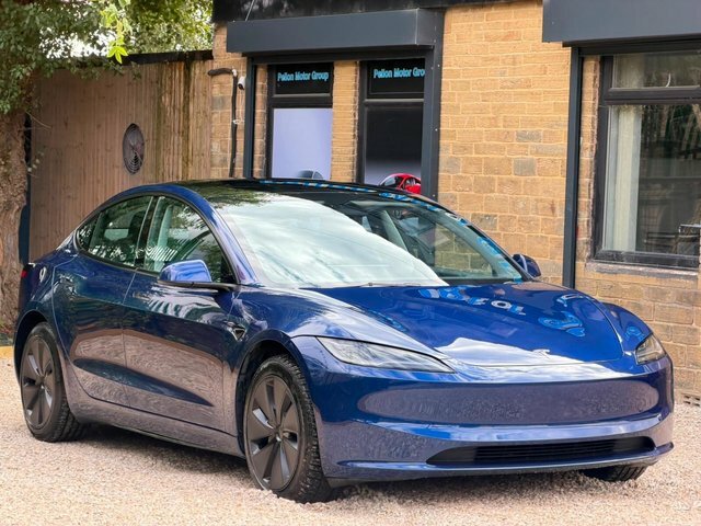 Tesla Model 3 Saloon Blue
