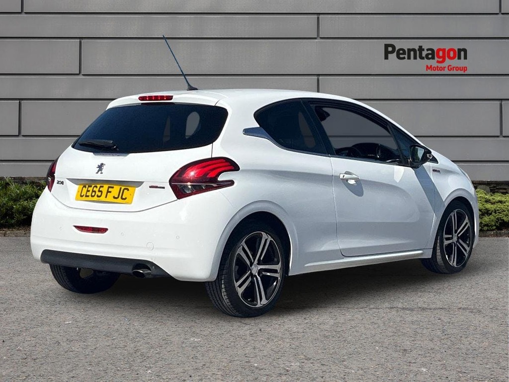 Peugeot 208 1.6 Bluehdi Gt Line Hatchback Eu White #4