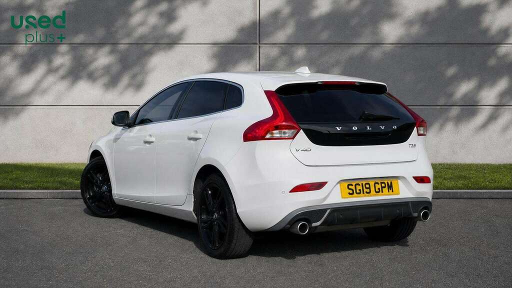 Volvo V40 T2 122 R Design Edition SG19GPM White #6