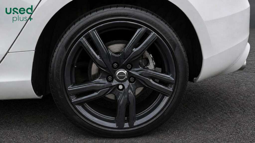 Volvo V40 T2 122 R Design Edition SG19GPM White #5