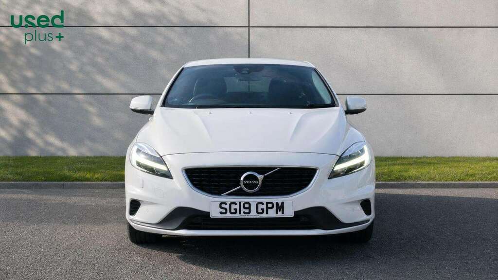 Volvo V40 T2 122 R Design Edition SG19GPM White #2