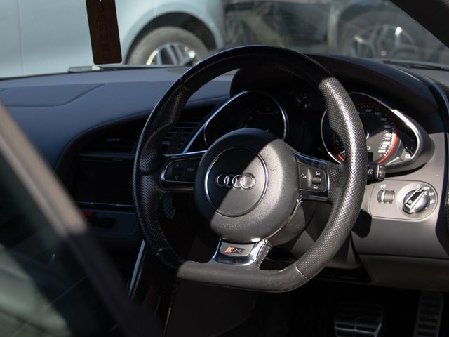 Audi R8 5.2 Fsi V10 Plus Coupe S Tronic Quattro Black #3