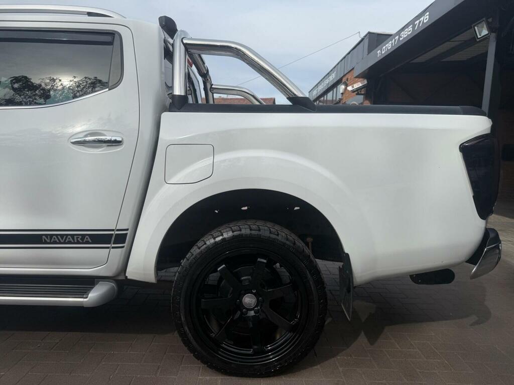 Nissan Navara 2.3 Dci Tekna Pickup Double Cab 4W White #21
