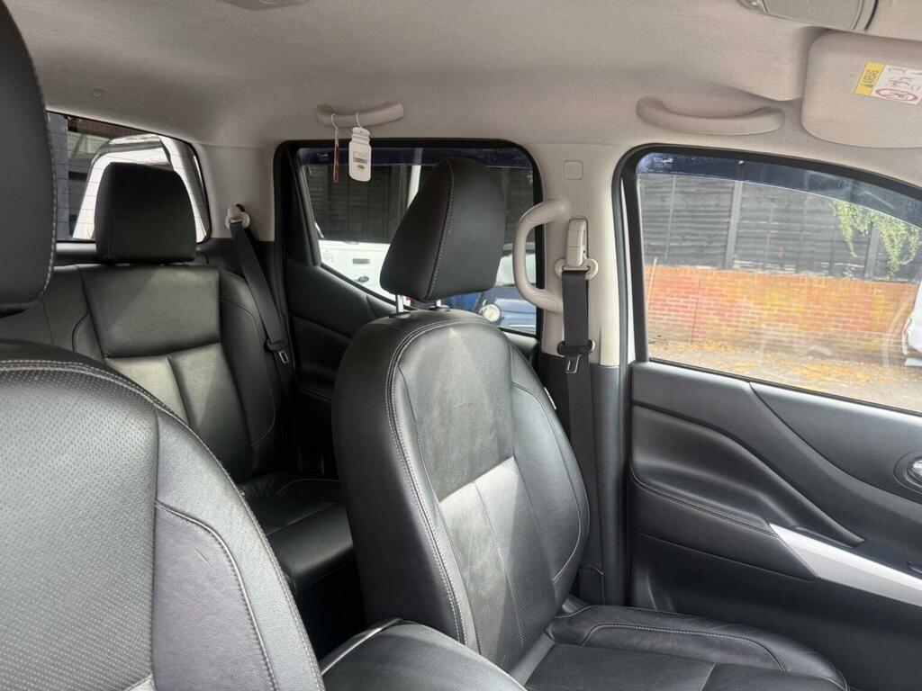 Nissan Navara 2.3 Dci Tekna Pickup Double Cab 4W White #12