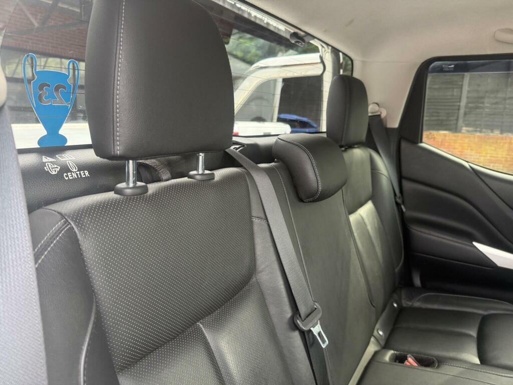 Nissan Navara 2.3 Dci Tekna Pickup Double Cab 4W White #18