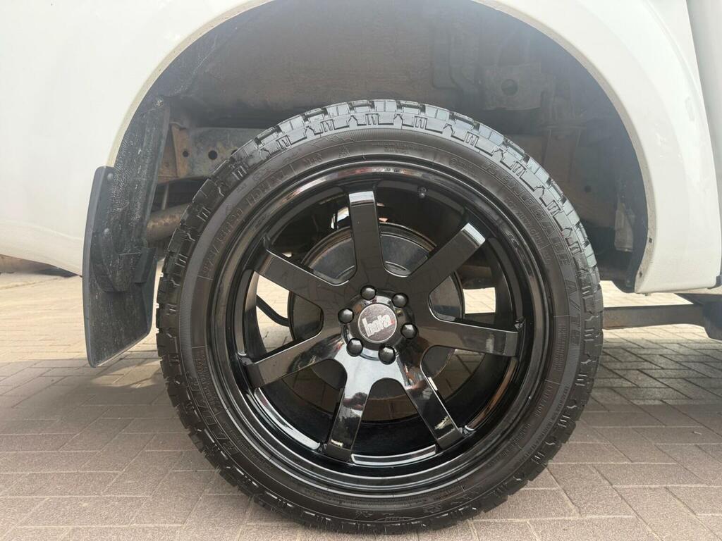 Nissan Navara 2.3 Dci Tekna Pickup Double Cab 4W White #14