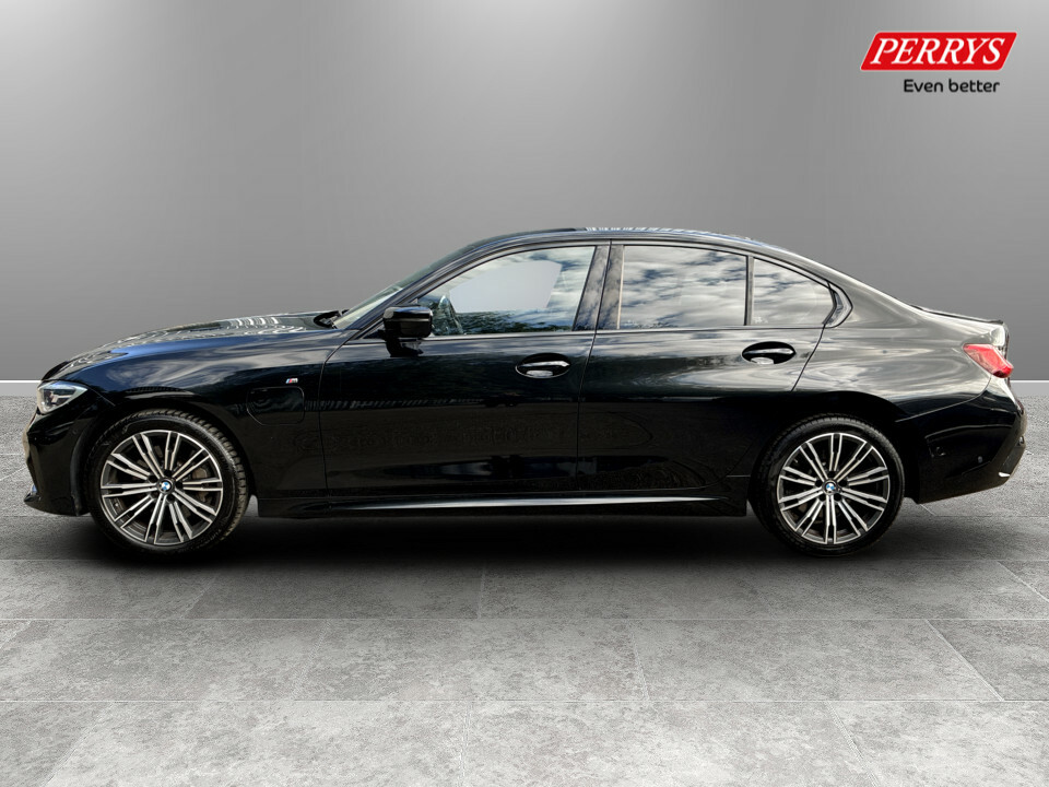 BMW 3 Series 330E M Sport Step YG70UYN Black #4