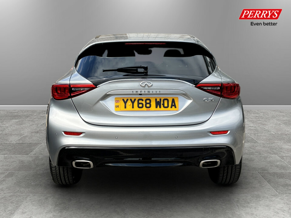Infiniti Q30 1.6T Luxe Hatchback Dct Euro 6 Ss 1 Silver #6