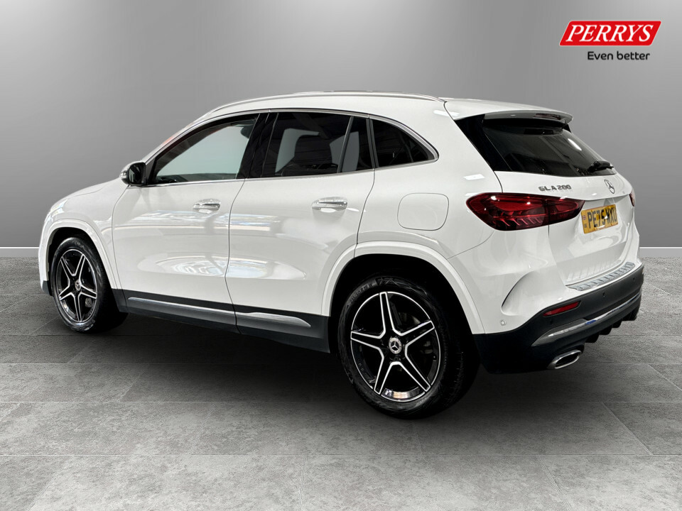 Mercedes-Benz GLA Class Gla 200 Amg Line Executive White #5