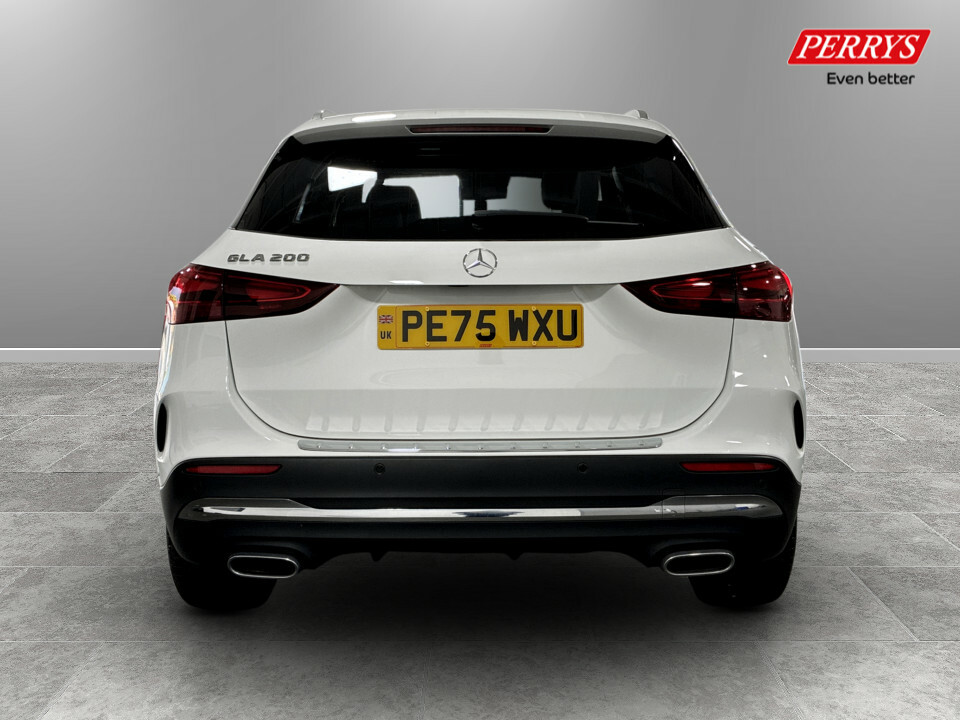 Mercedes-Benz GLA Class Gla 200 Amg Line Executive White #6