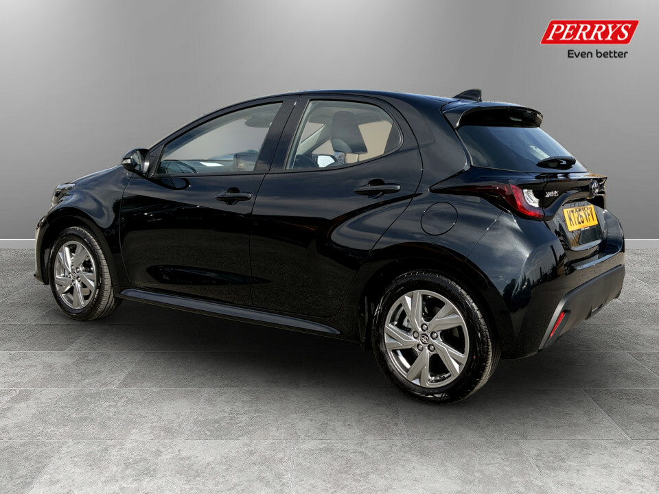 Toyota Yaris 1.5 Hybrid Icon Cvt Black #5