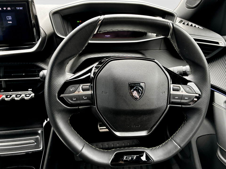 Peugeot e-2008 115Kw Gt 54Kwh Black #16