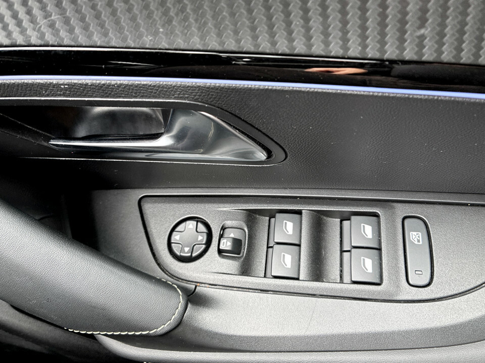 Peugeot e-2008 115Kw Gt 54Kwh Black #26