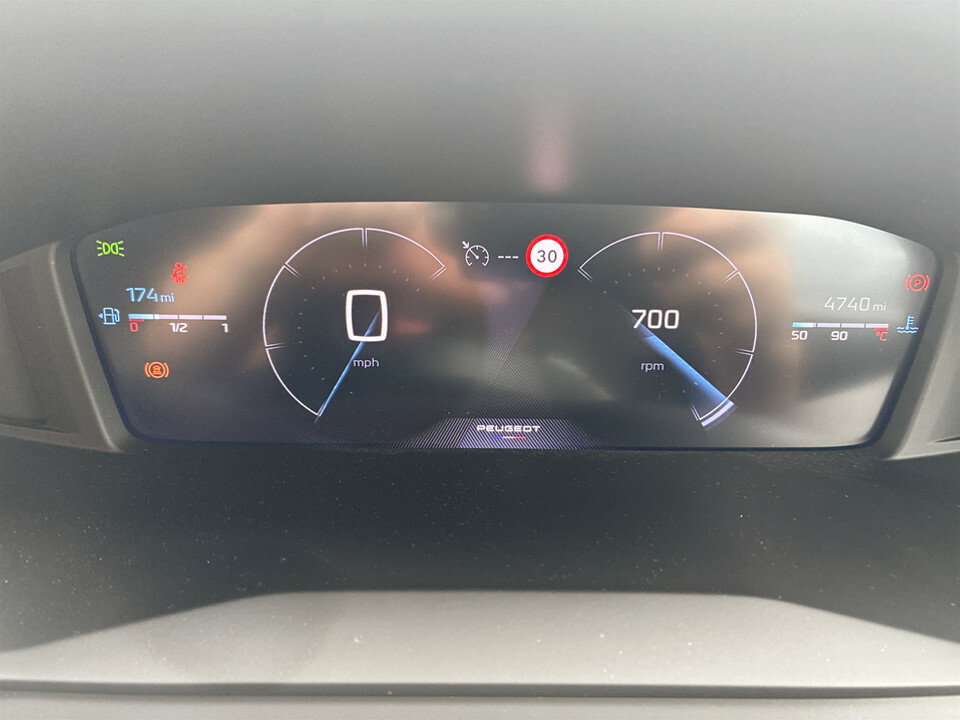 Peugeot 2008 1.2 Puretech 130 Allure Eat8 Grey #22