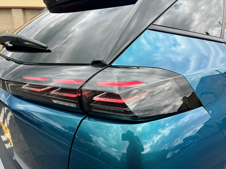 Peugeot 2008 1.2 Puretech 130 Allure Eat8 Grey #11