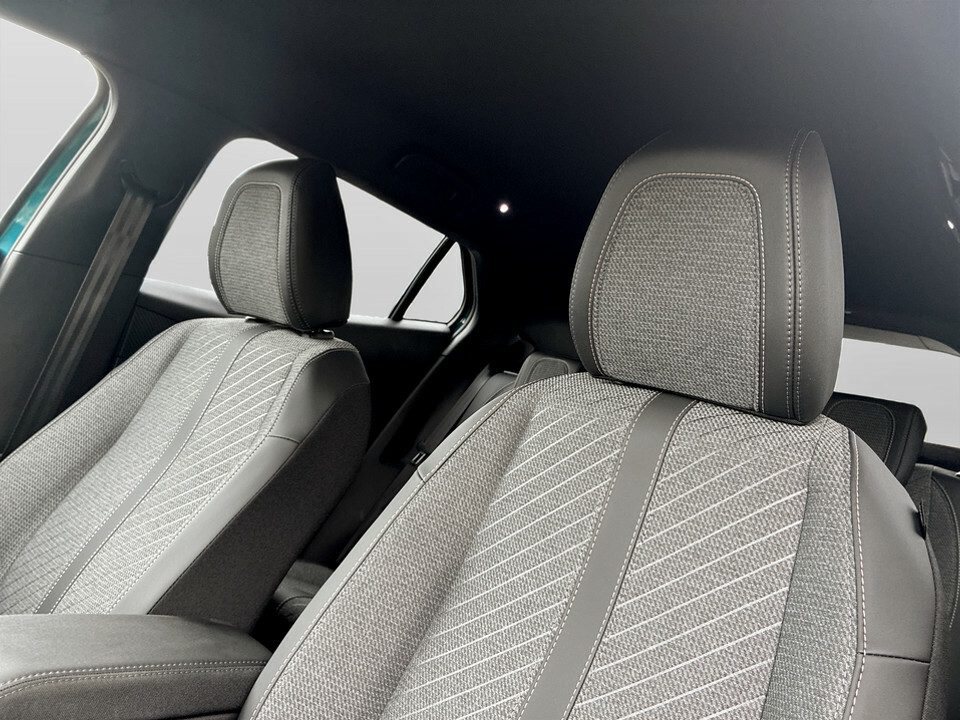 Peugeot 2008 1.2 Puretech 130 Allure Eat8 Grey #13
