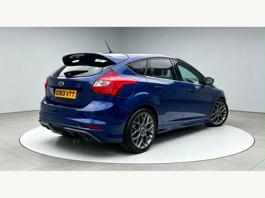 Ford Focus 1.0T Ecoboost Titanium Estate Eu Red #1
