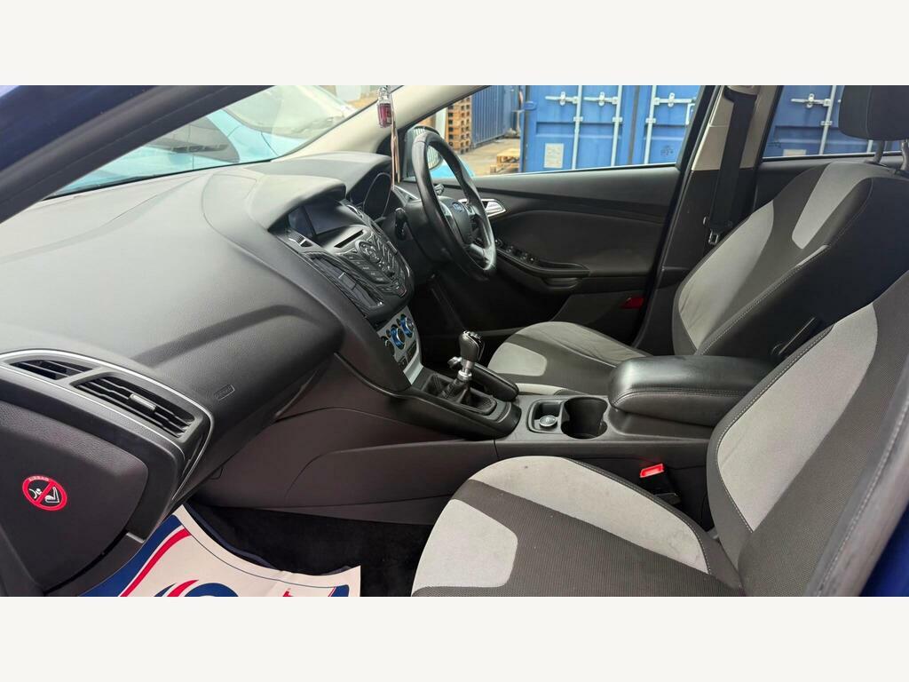 Ford Focus 1.0T Ecoboost Titanium Estate Eu Red #7