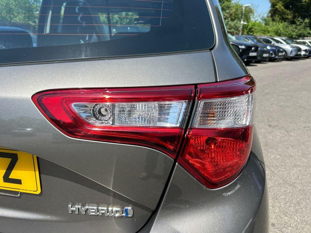 Toyota Yaris Excel Hev Cvt Red #19