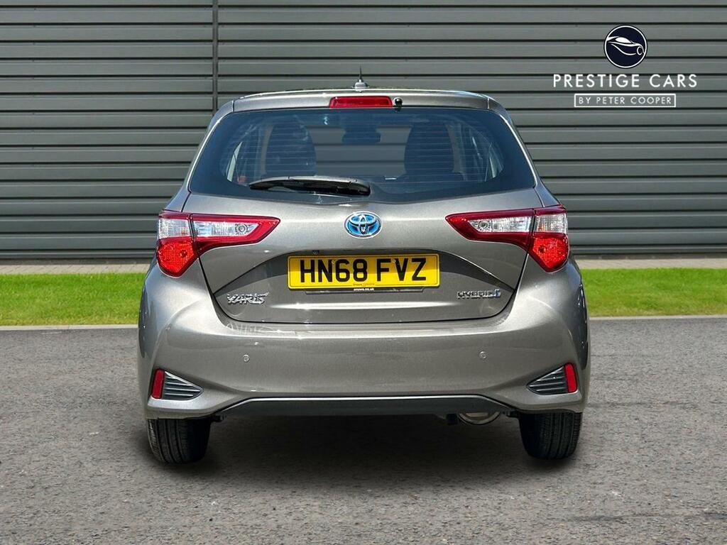 Toyota Yaris Excel Hev Cvt Red #9