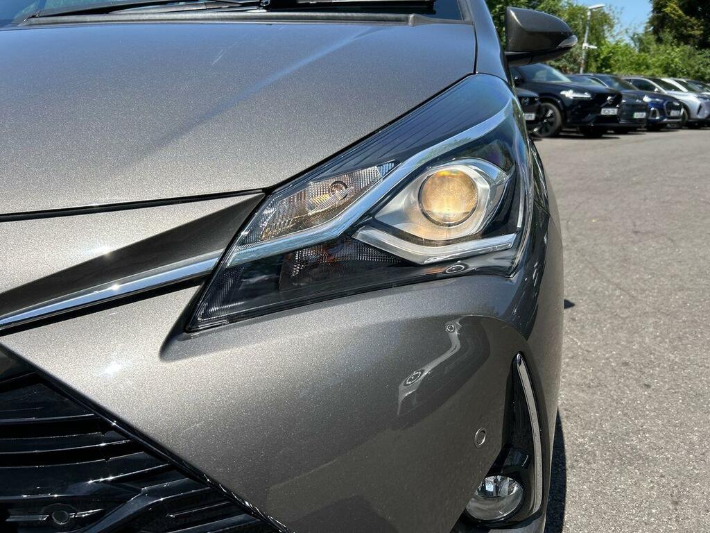 Toyota Yaris Excel Hev Cvt Red #18