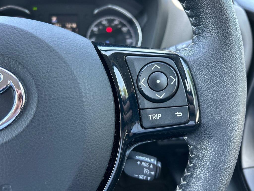Toyota Yaris Excel Hev Cvt Red #15