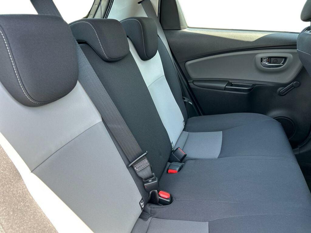 Toyota Yaris Excel Hev Cvt Red #8