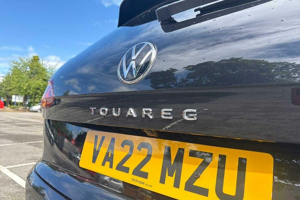 Volkswagen Touareg Black Edition White #30