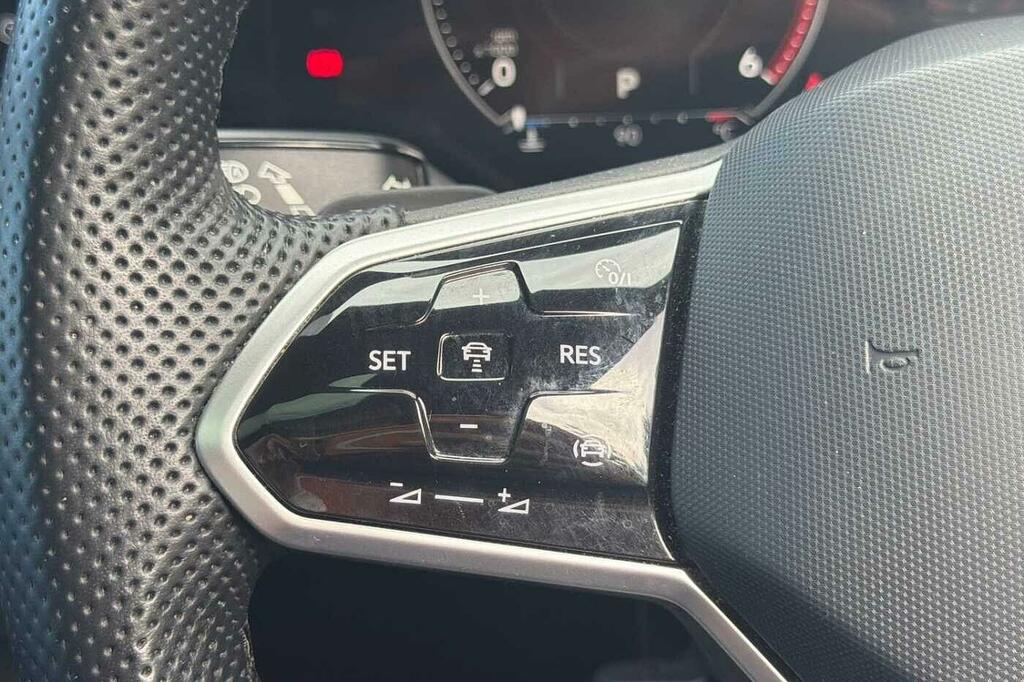 Volkswagen Touareg Black Edition White #14