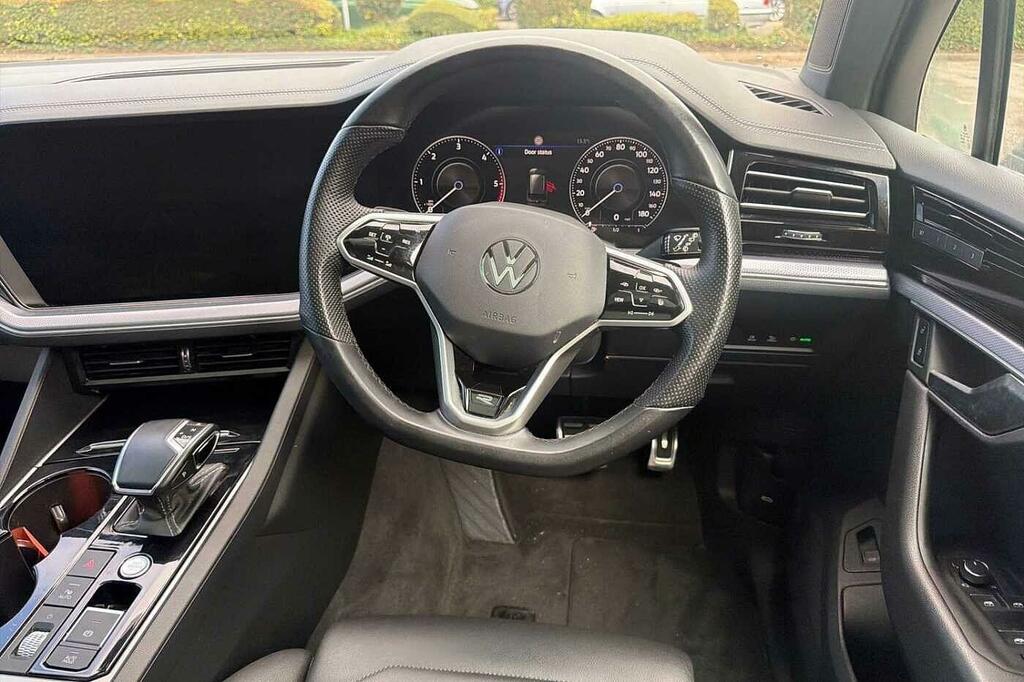 Volkswagen Touareg Black Edition White #13