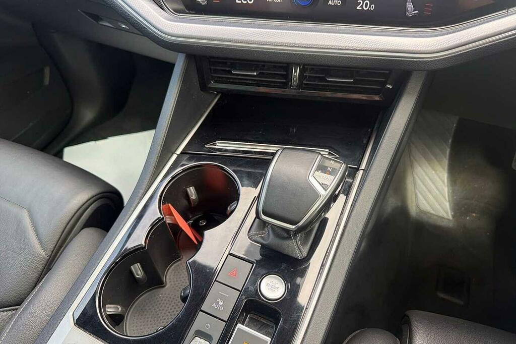 Volkswagen Touareg Black Edition White #17