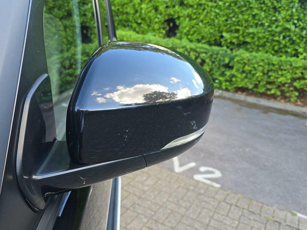 Land Rover Discovery Sdv6 Landmark 5-Door Black #20
