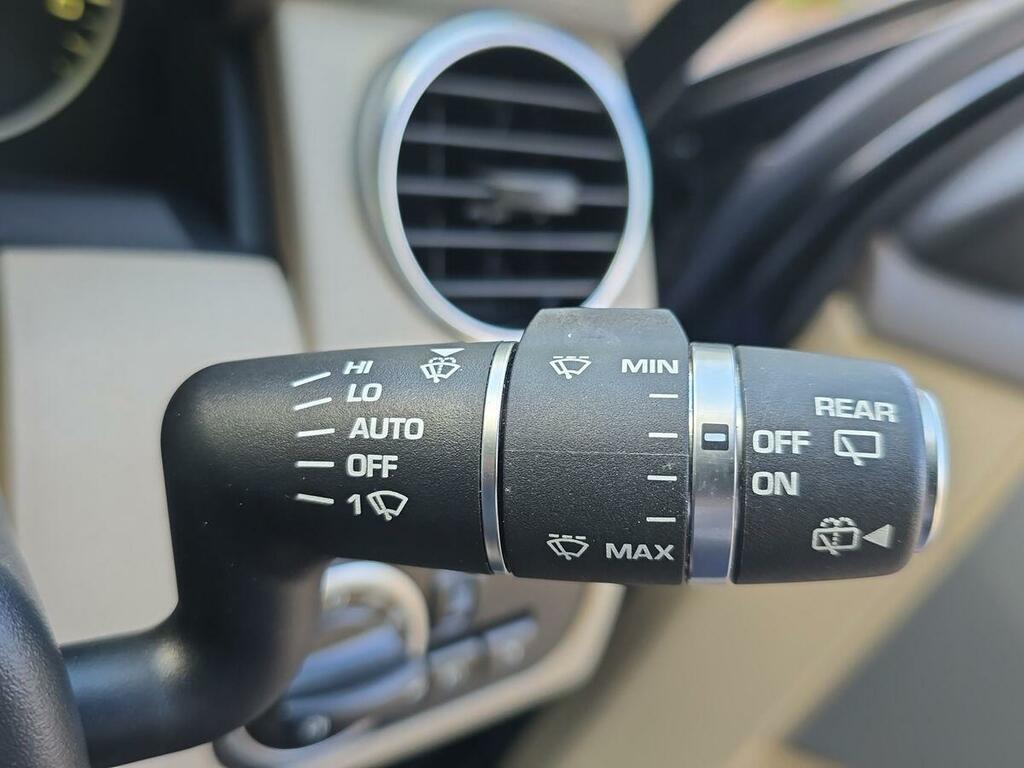 Land Rover Discovery Sdv6 Landmark 5-Door Black #25