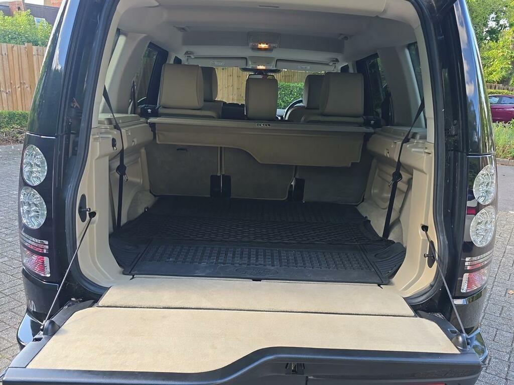 Land Rover Discovery Sdv6 Landmark 5-Door Black #11