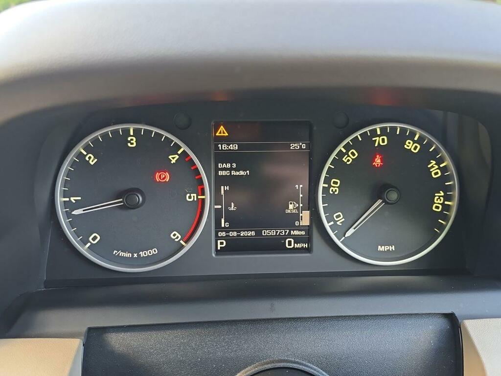 Land Rover Discovery Sdv6 Landmark 5-Door Black #16