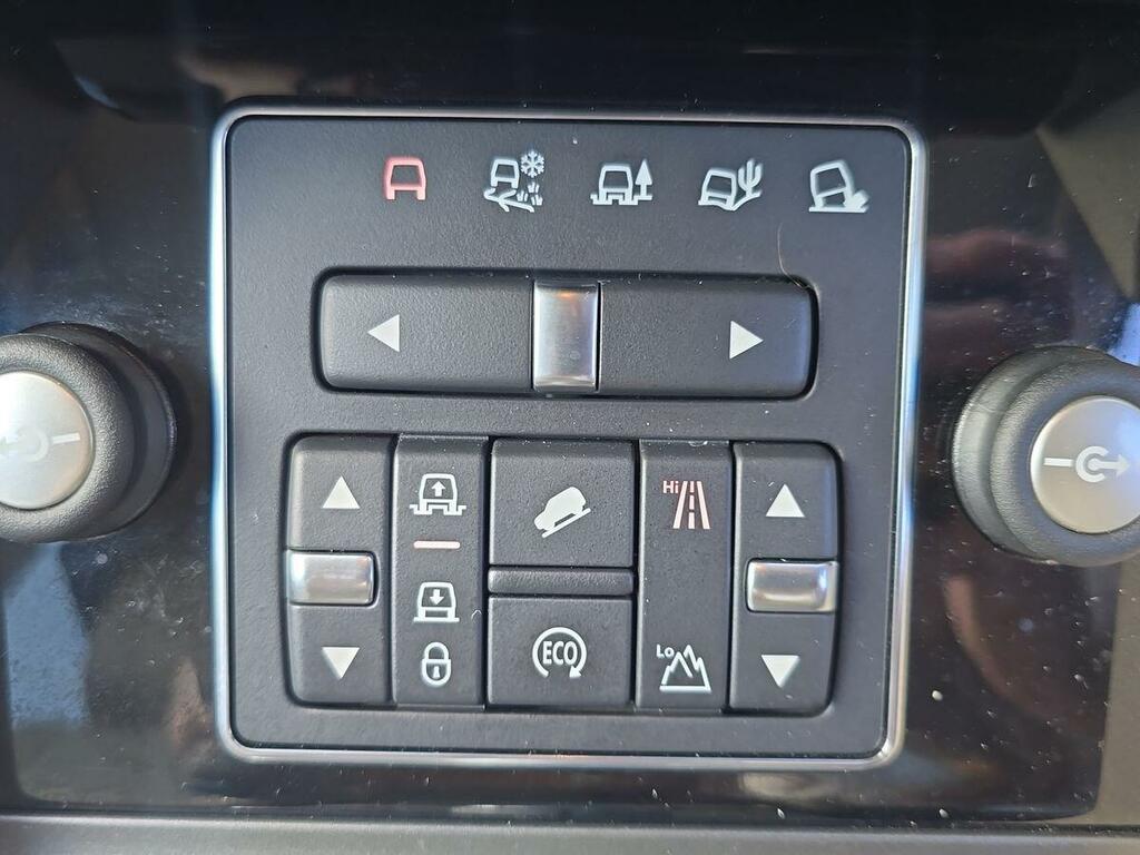 Land Rover Discovery Sdv6 Landmark 5-Door Black #27